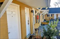Red Carpet Inn Alexandria - parking