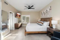 Chandler Home w/ Fire Pit & Putting Green - spa