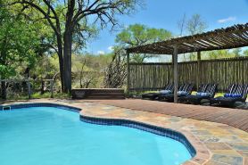 Rhino Post Safari Lodge