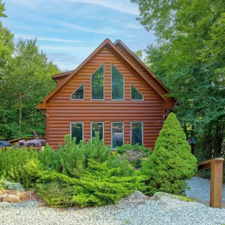 Deck and Scenic Views Beech Mtn Group Getaway