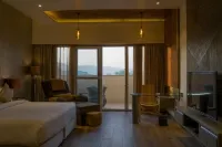 Hotel Clarks Inn Suites Kangra - bar