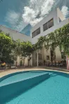 Colonial House in Downtown - 游泳池