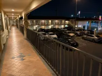 Burbank Inn and Suites - Bãi đậu xe