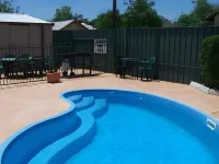 Green Gables Motel - Pools