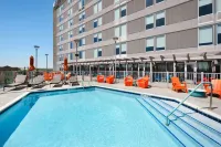 Aloft Greenville Downtown - Pools
