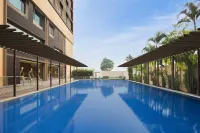 Le Meridien, Surat - مسبح