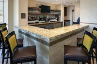 Hilton Garden Inn Hartford North/Bradley Int'l Airport - bars