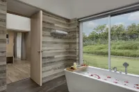 Himalayan Hideaway Resort Pokhara, The Centara Collection - spa