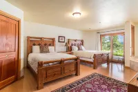 H7 at Hope Mountain -- 6-Bedroom Retreat Home at Allenspark Colorado Home - balcony