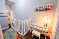 3BR 2Bath Home with Hot Tub, Games Room By Stadium with Fast WiFi & Free Parking - Jacuzzi