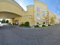 Hampton Inn & Suites by Hilton Calgary-University Northwest Hotel dekat Lapangan Golf Shaganappi Point