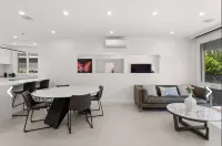 3BR in Caulfield area fully Kosher and renovated - Bungalow