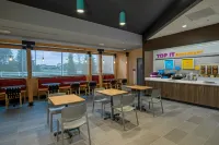 Tru by Hilton Grove City Columbus - Parkplatz