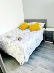 Beautiful 4-Bedroom Home for 8 in Liverpool - Pensions