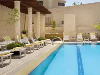 منتجع موڤنبيك البتراء - نادي رياضي