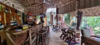 Salama & Mbuyuni Bungalows - bar