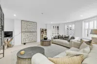Central Snug with Patio | By My Getaways - 2-Star