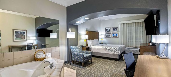 La Quinta Inn & Suites by Wyndham Manteca - Ripon Hotels in San Joaquin County