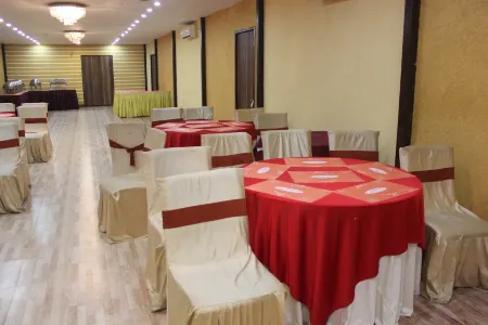 Hotel Orange Inn Отели рядом с достопримечательностью «Bharti Mandapam»