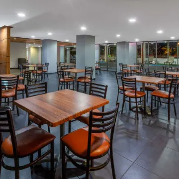 Ramada by Wyndham Acapulco Hotel & Suites