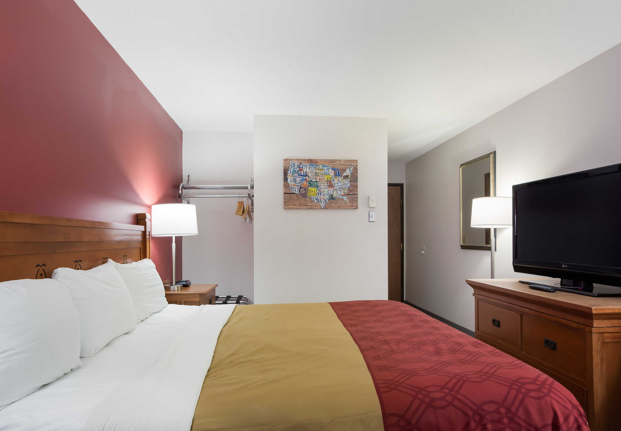 Econo Lodge Inn & Suites