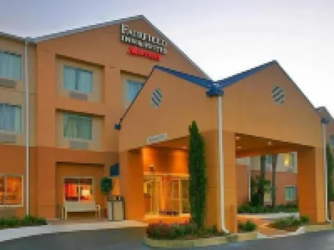 Fairfield Inn & Suites Brunswick Hotels in Brunswick