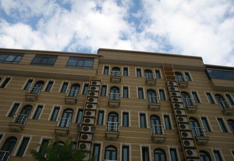 Grand Aksac Hotel - Housity