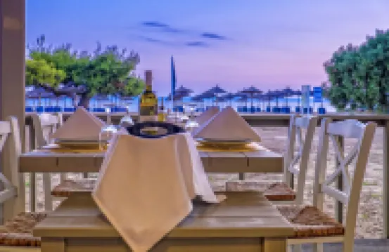 Lagomandra Beach Hotel