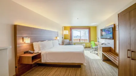Holiday Inn Express & Suites Porterville