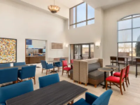 ホリデイ イン エクスプレス ホテル アンド スイーツ オブ オペライカ/オーバーン by IHG オペライカのホテル