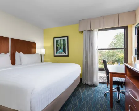 Holiday Inn Express & Suites WILMINGTON-UNIVERSITY CTR by IHG Hotels in Wilmington