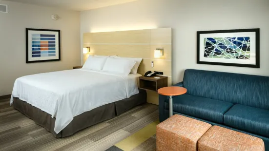 Holiday Inn Express & Suites Medford