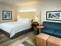 Holiday Inn Express & Suites MEDFORD by IHG Hotels in Medford