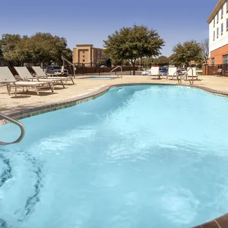 Holiday Inn Express & Suites UVALDE by IHG