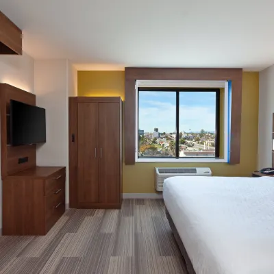 Holiday Inn Express LOS ANGELES - LAX AIRPORT by IHG Отели рядом с достопримечательностью «Район аэропорта Лос-Анджелеса»