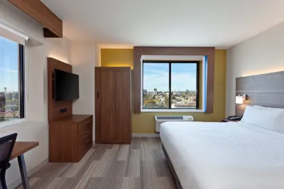 Holiday Inn Express Los Angeles LAX Airport 독웨일러 비치 주변 호텔