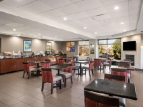 Comfort Suites Forsyth near I-75 Hoteles en Forsyth