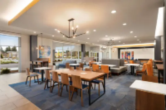 La Quinta Inn & Suites by Wyndham Marysville Hotels in Snohomish County