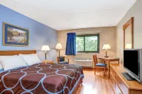 Super 8 by Wyndham Mahwah - Parking