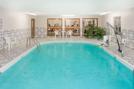 Super 8 by Wyndham Pekin/Peoria Area