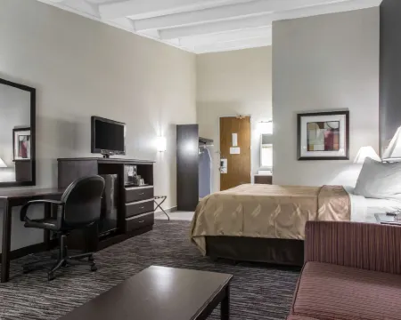 Quality Inn & Suites Danbury Near University Hotels in Danbury