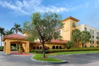 La Quinta Inn & Suites by Wyndham Ft Lauderdale Cypress Cr Hotels near Cypress Creek Station