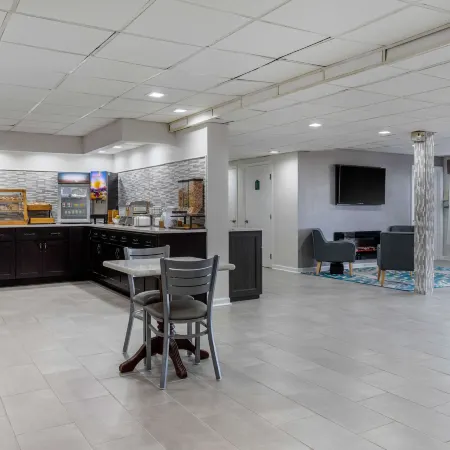 Econo Lodge at the University