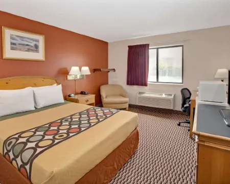 克里斯特爾萊克温德姆速8酒店 克里斯特爾萊克酒店