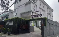 Daima Syariah Mansion Tebet Hotels near Cawang