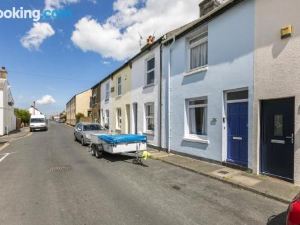 Stunning 2-Bed Cottage in Deal