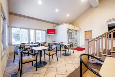 Red Roof Inn Clifton Park Отели в г. Халфмун