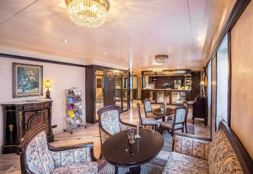 빌라 웨스트엔드 전경