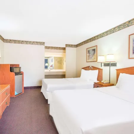 Days Inn & Suites by Wyndham Marshall