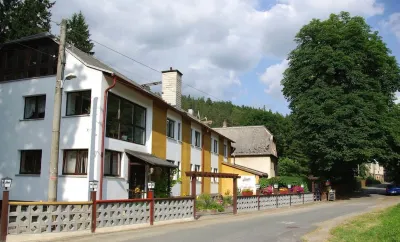 Landgasthof Fuchsbau Отели в г. Пёснек